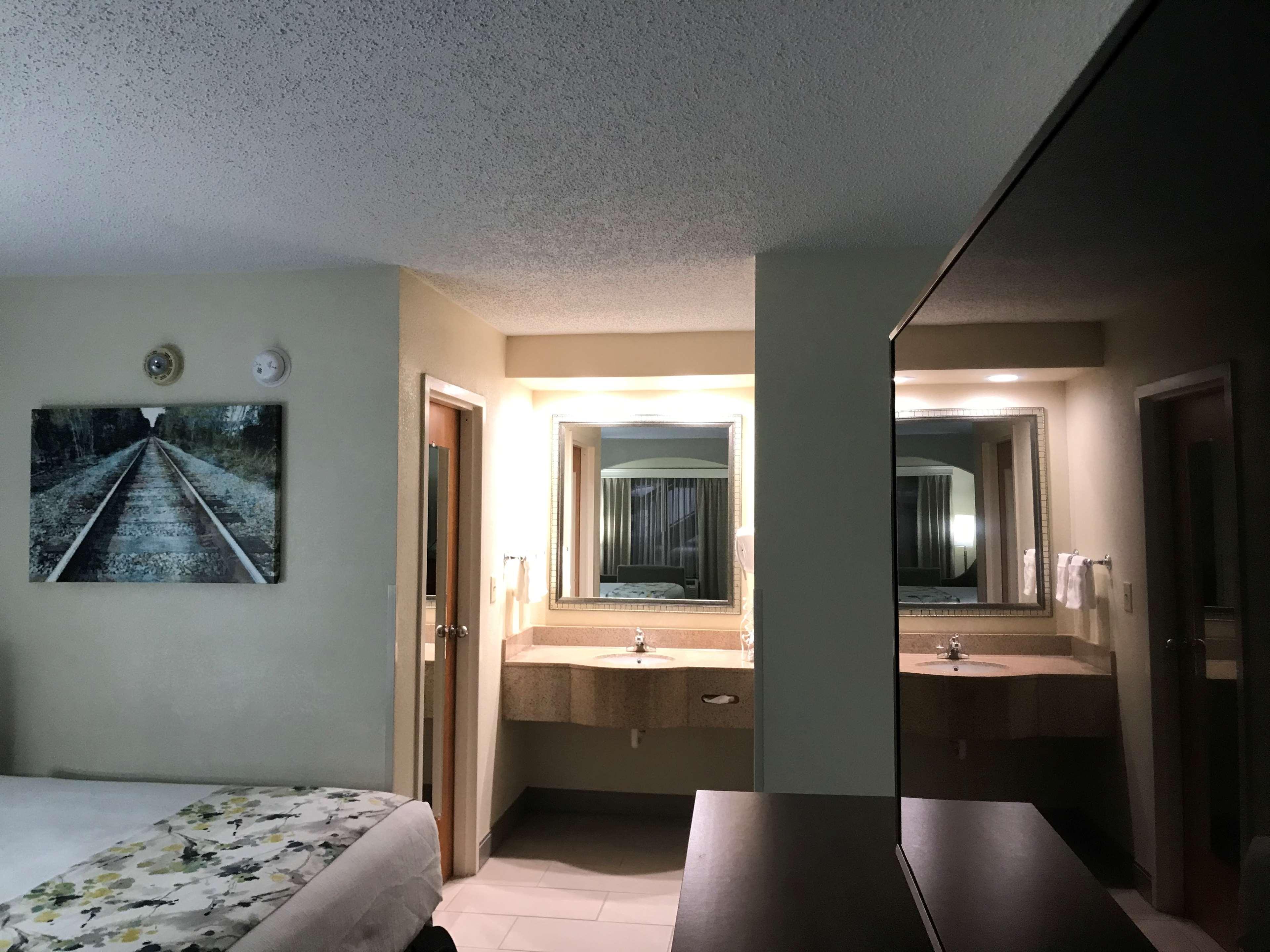 Best Western Inn & Suites Monroe Εξωτερικό φωτογραφία