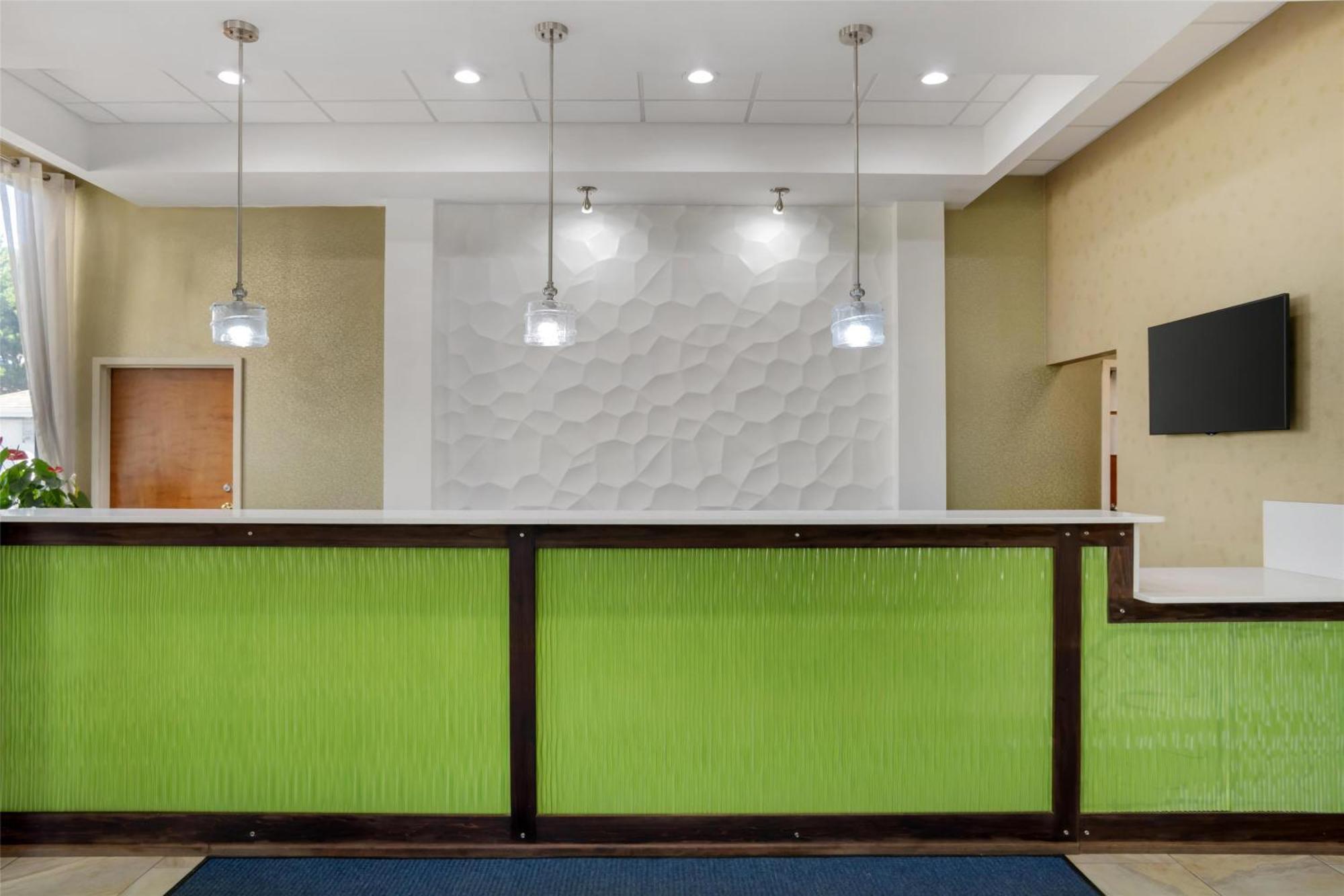 Best Western Inn & Suites Monroe Εξωτερικό φωτογραφία