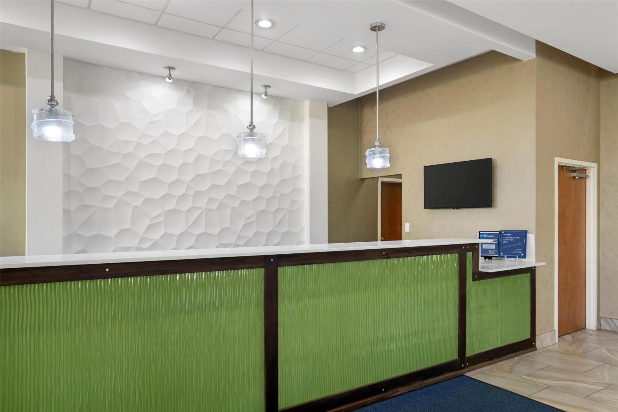 Best Western Inn & Suites Monroe Εξωτερικό φωτογραφία